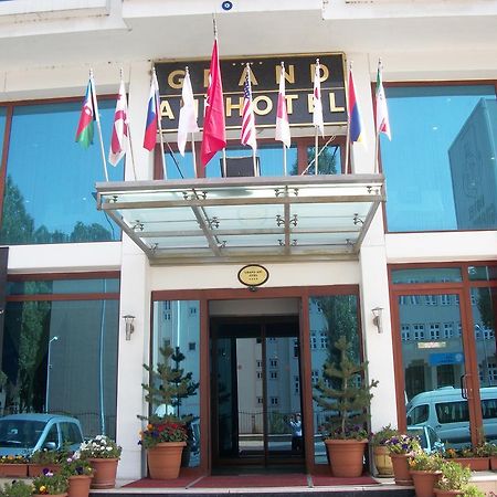 Grand Ani Hotel カルス エクステリア 写真