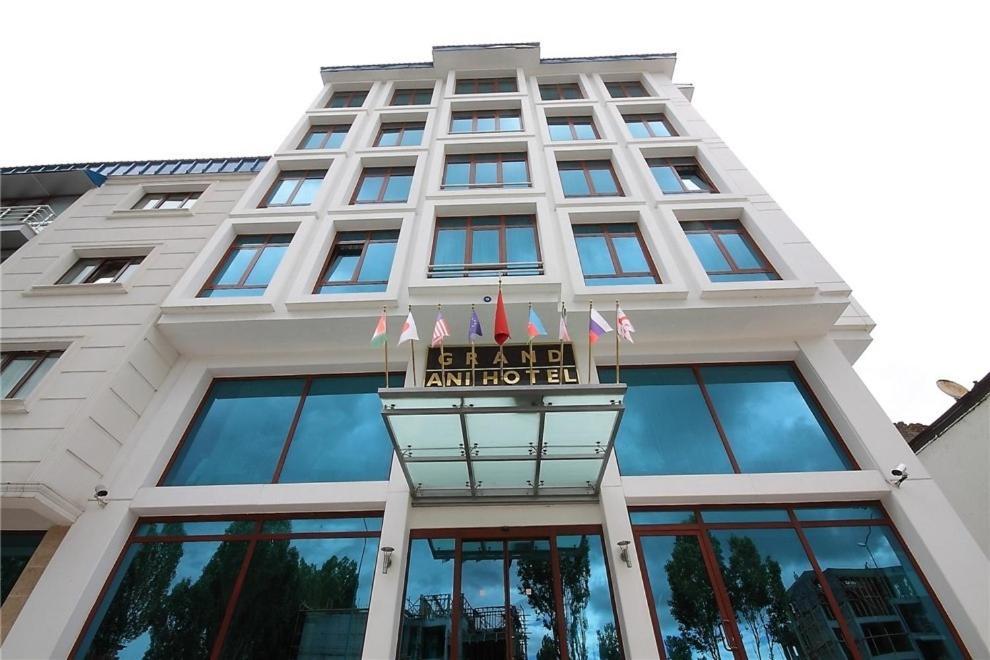 Grand Ani Hotel カルス エクステリア 写真